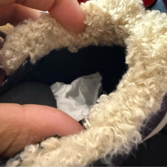 OshKosh B'gosh Black and Cream Kids Boots size 9 NWT - Picture 6 of 7